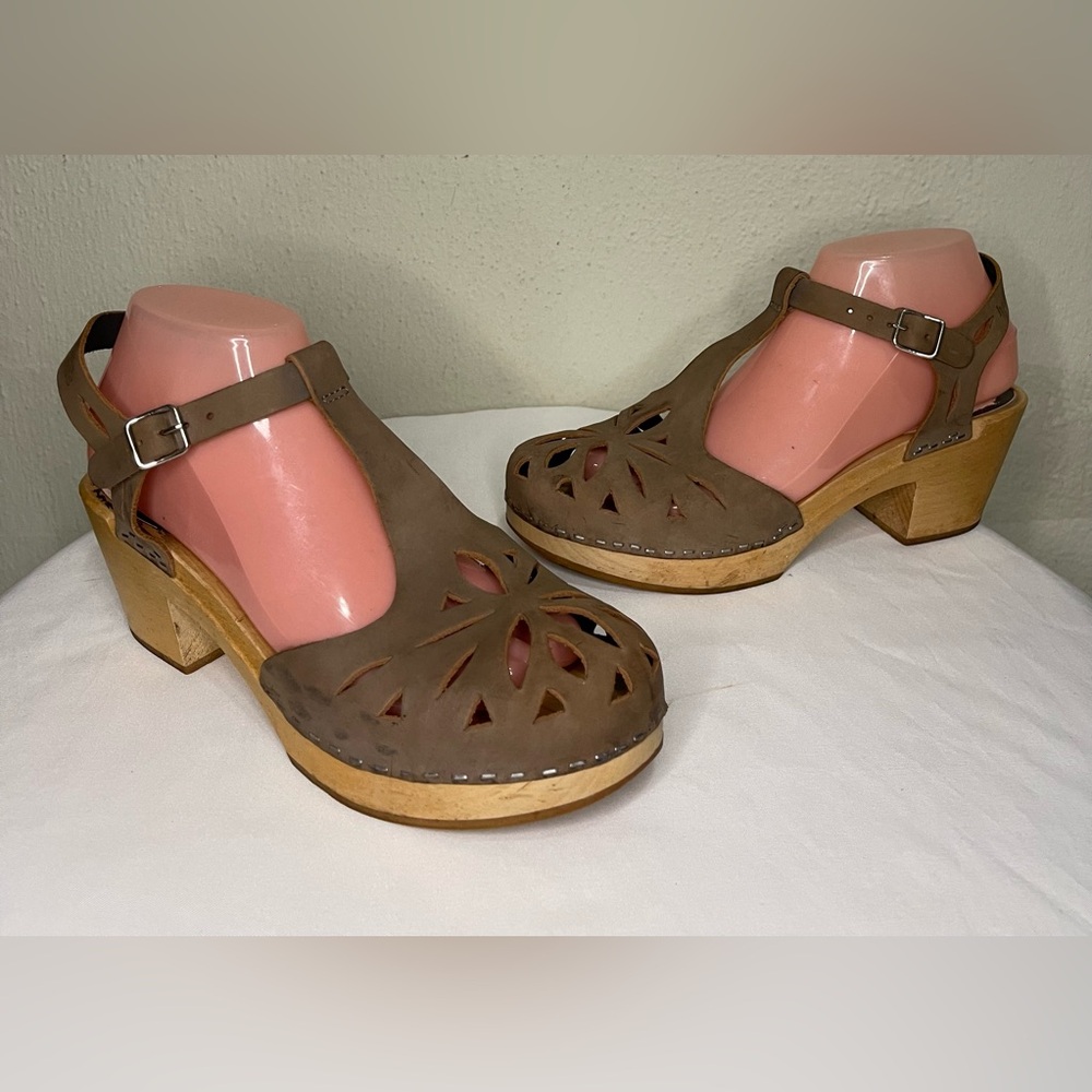 Swedish Hasbeens Wood Clogs Sandals Natural Tan Leather Buckle Shoes sz 40